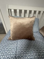 2 X Laura Ashley Nigella