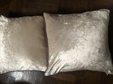 2 X Laura Ashley Nigella