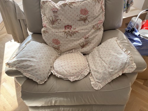 Laura ashley sofa - laura, set